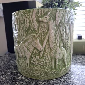 Vintage 1977‎ Ceramic Jungle Safari Pottery Giraffe Zebra Green Planter- Signed